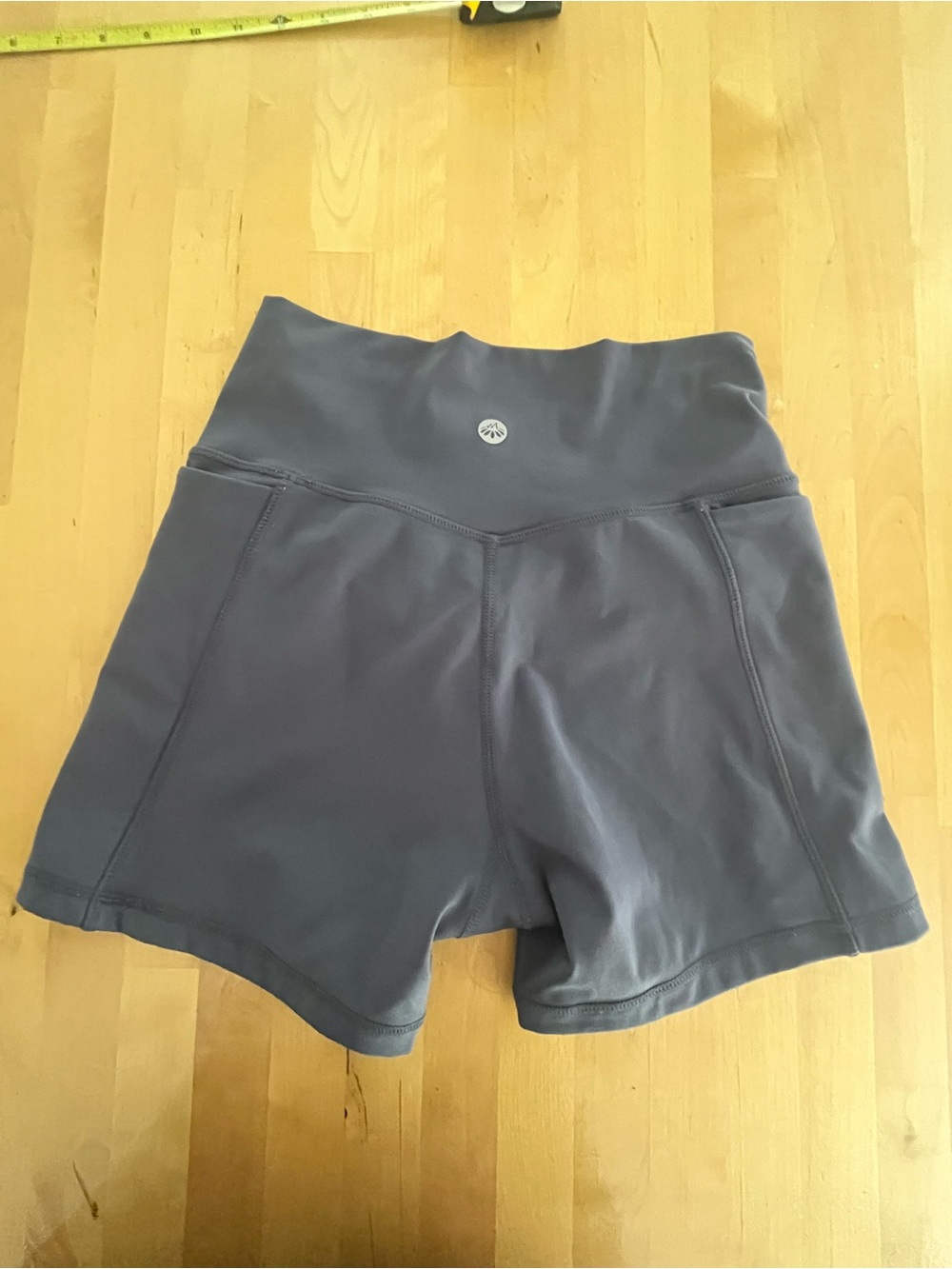 Senita Shorts with Pockets Small - Picture 6 of 6